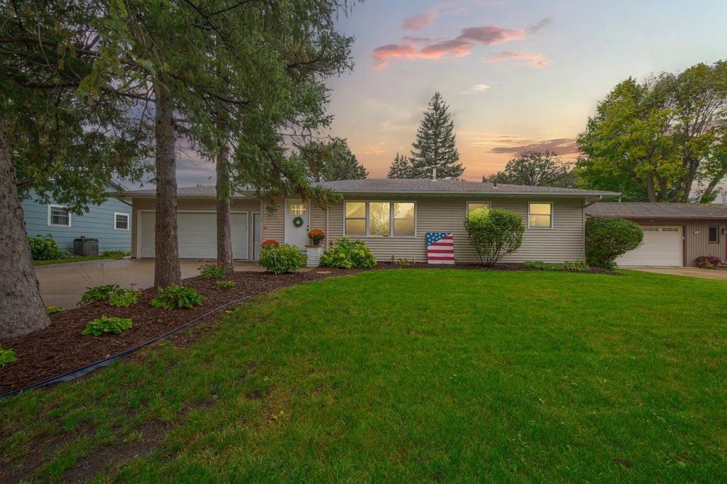 1801 Sunray Avenue, Mankato