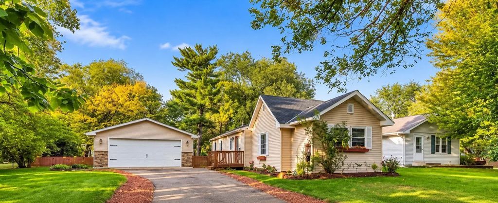 71 63 1/2 Way Ne, Fridley