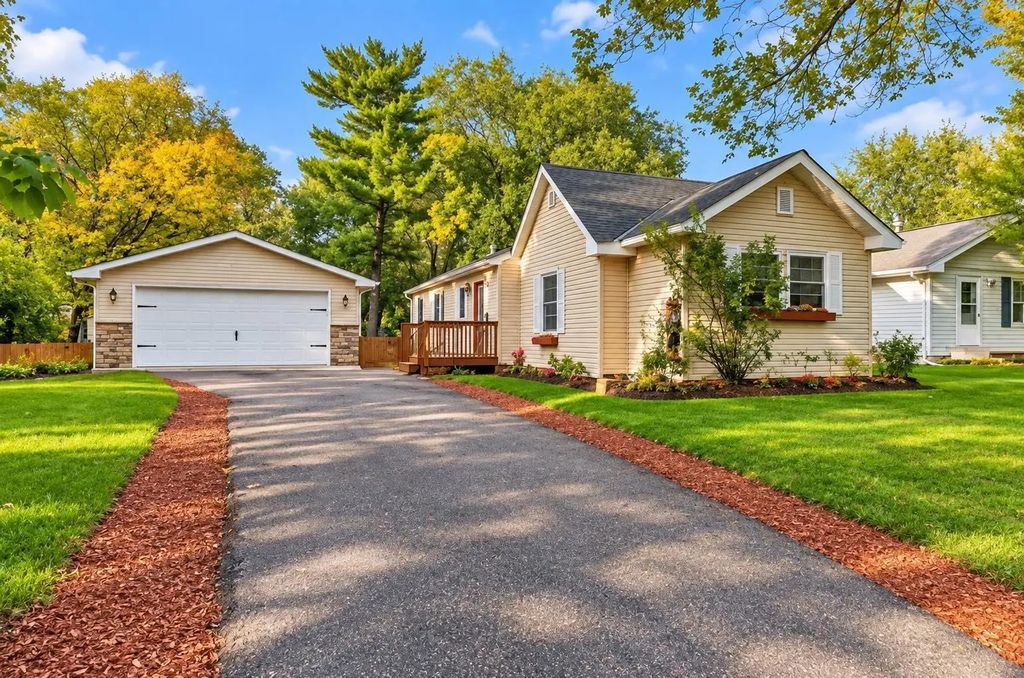 71 63 1/2 Way Ne, Fridley