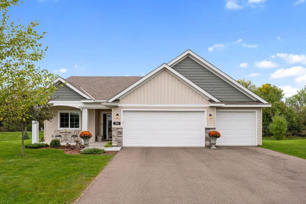 331 Riverview Circle, Hanover
