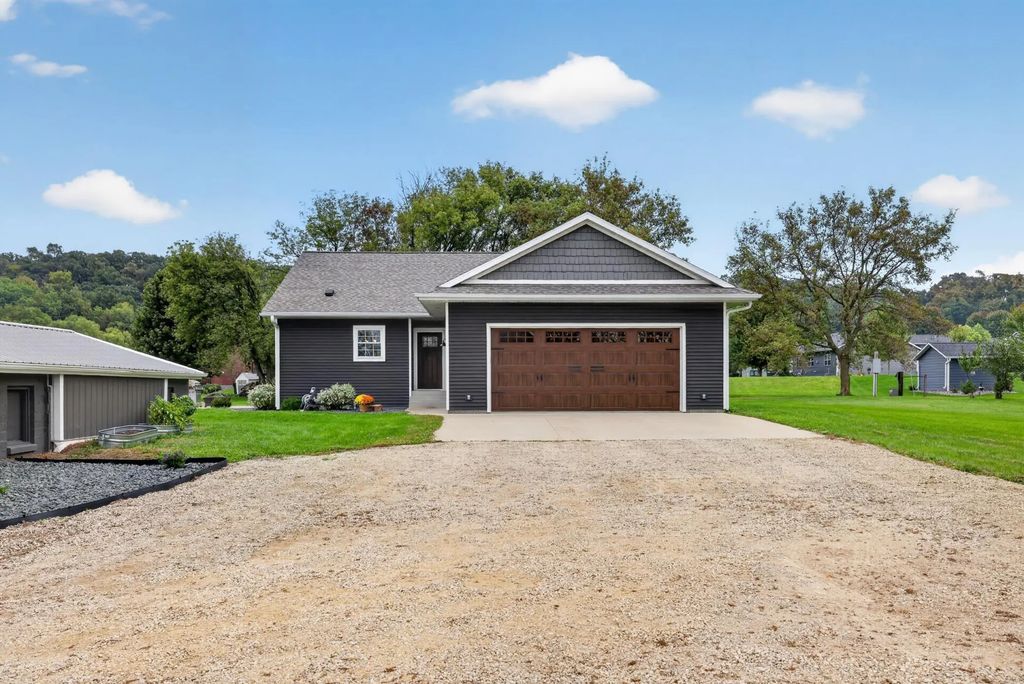 17 Richland Avenue, Saint Charles