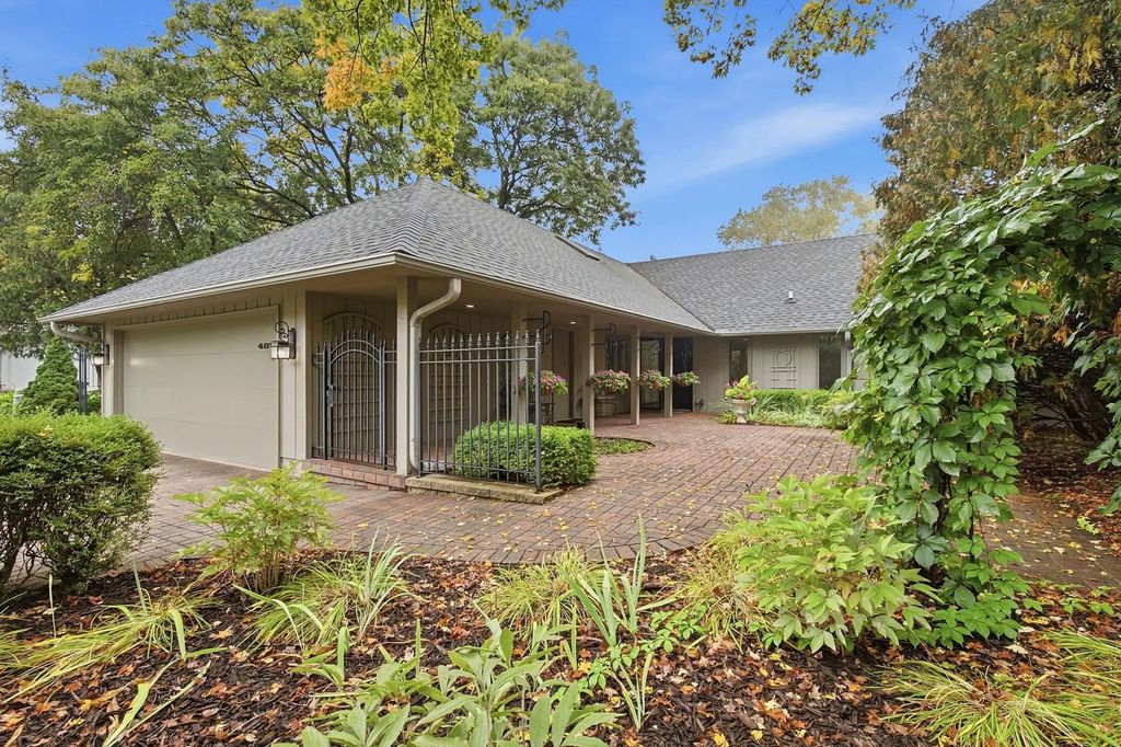 4890 Regents Walk, Excelsior