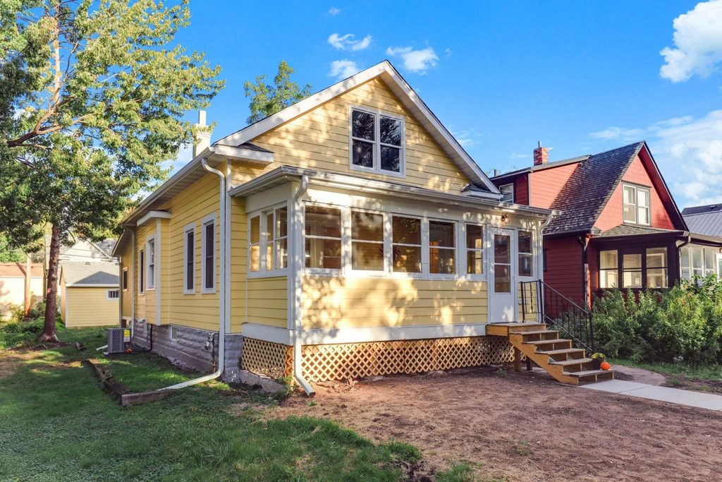 1040 24th Avenue Se, Minneapolis