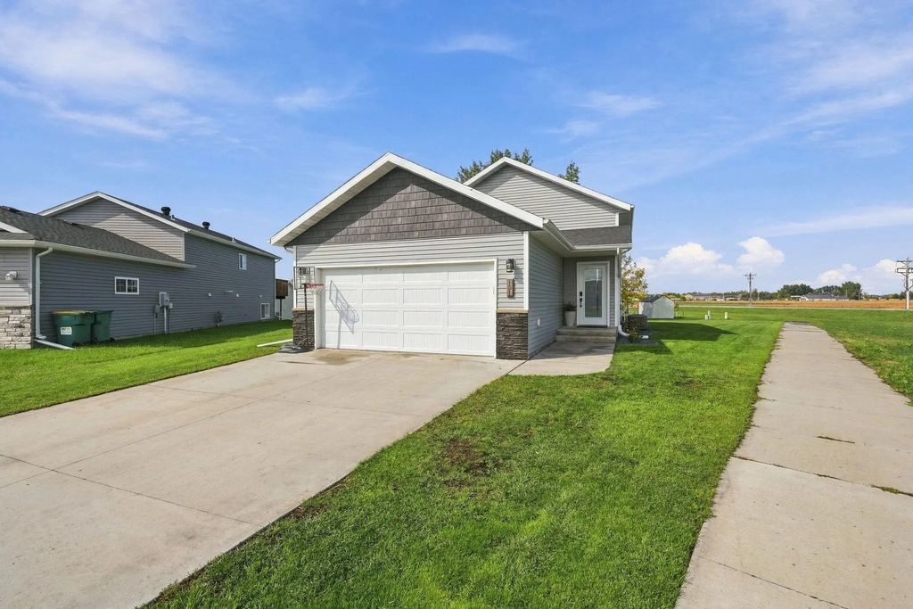 101 5th Street E, Horace