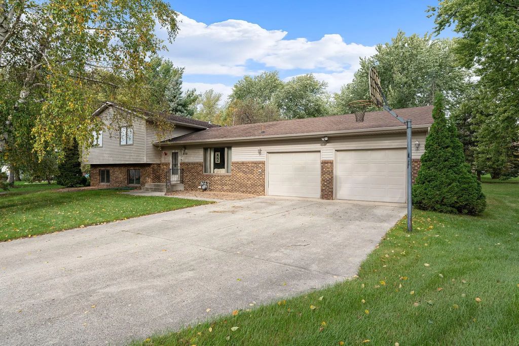 930 Ridgeview Place Ne, Owatonna