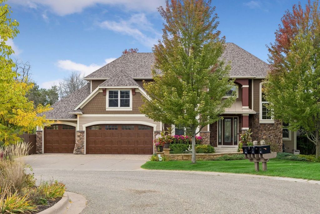 17 Monarch Lane, North Oaks