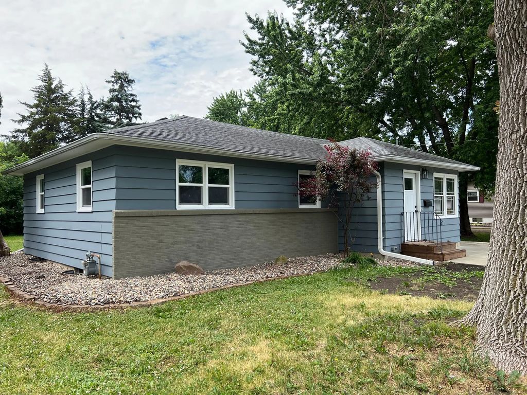 1405 W Clark Street, Albert Lea