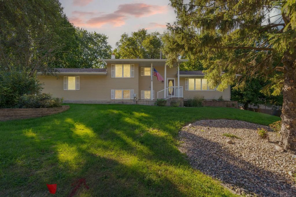 1320 11th Avenue Ne, Faribault