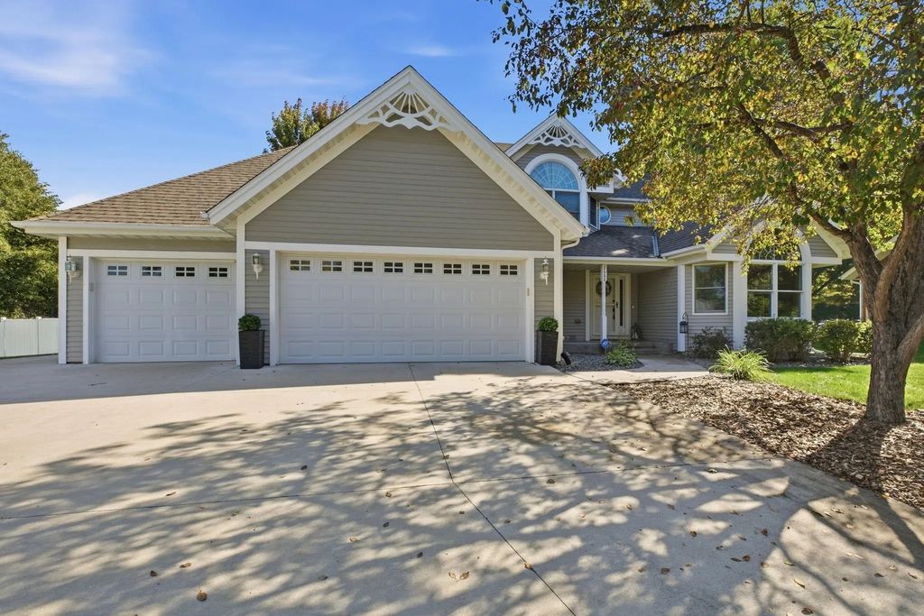 2668 Waterford Court, Saint Cloud