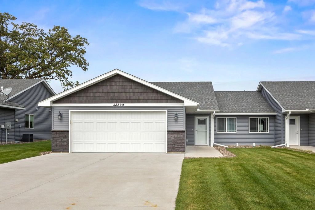 38820 Maple Court, North Branch