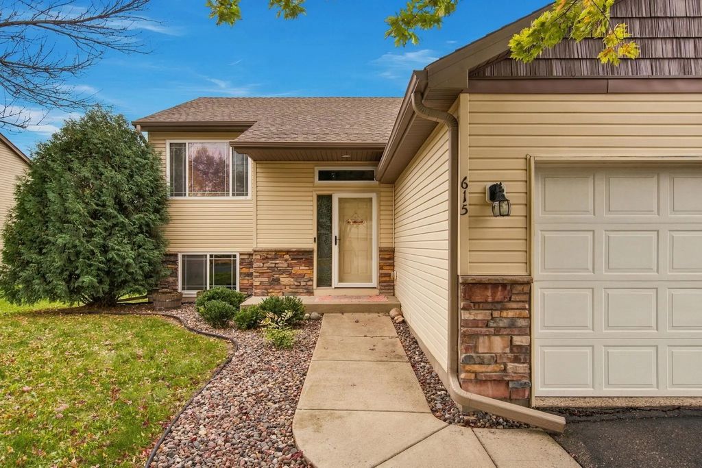 615 Dillon Avenue N, Montrose