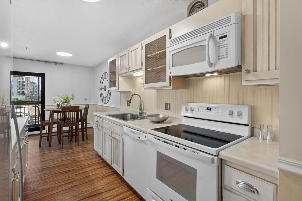 6615 Lake Shore Drive S 304, Richfield