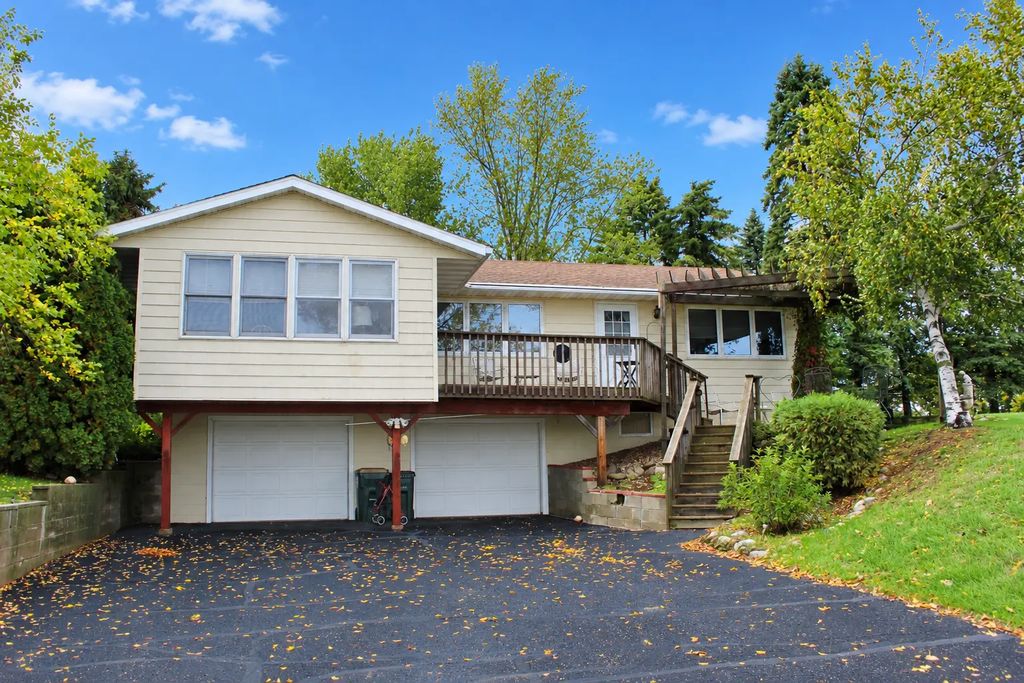 1240 W Lake Cowdry Road Nw, Alexandria