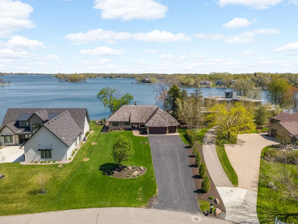 15283 Edgewater Circle Ne, Prior Lake