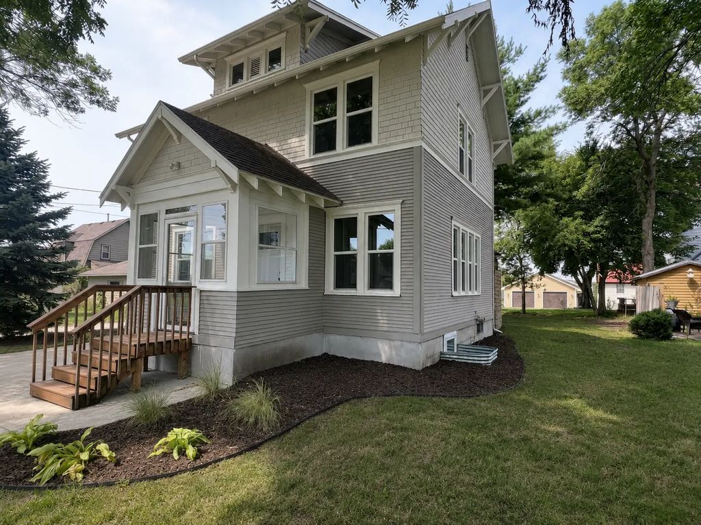 711 Clausen Avenue, Albert Lea