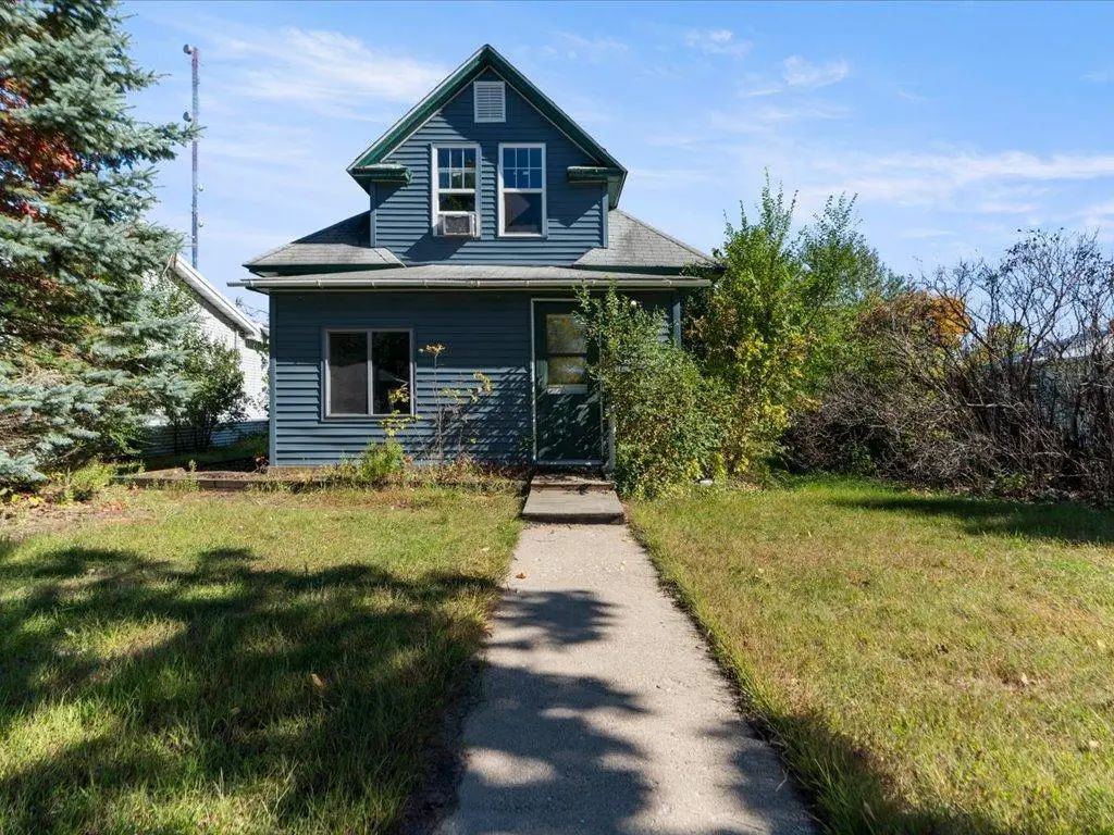 320 8th Street Se B, Staples