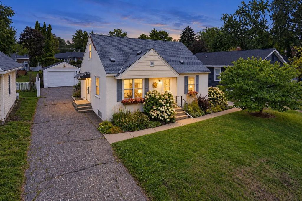 3239 Stinson Boulevard, Saint Anthony