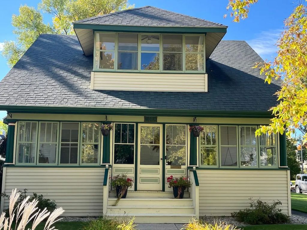 721 Main Avenue N, Thief River Falls