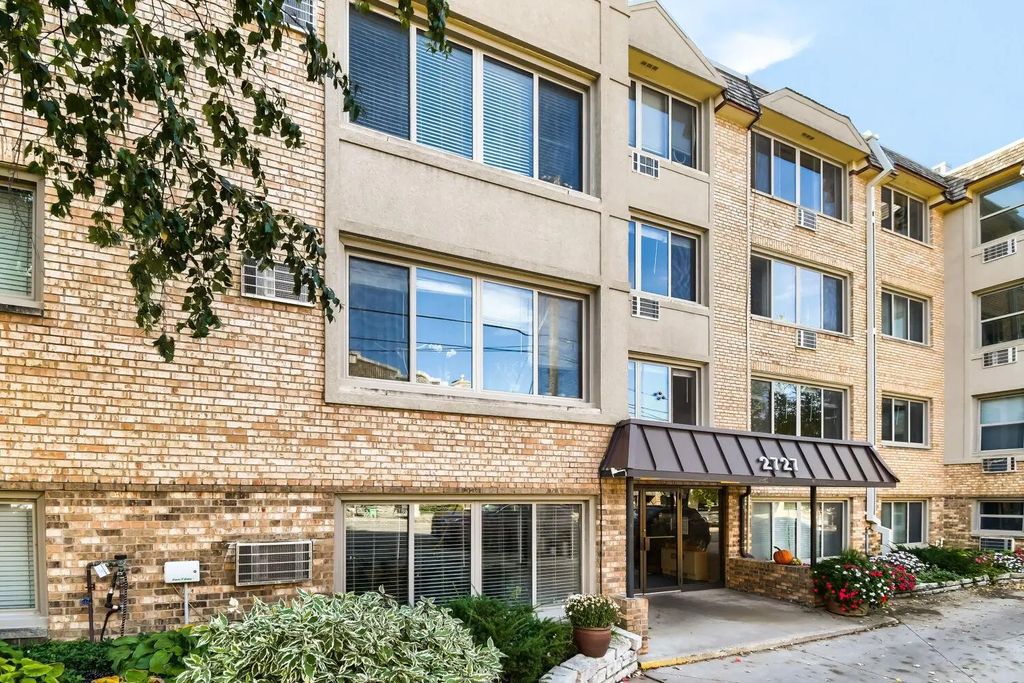2727 W 43rd Street 412, Minneapolis