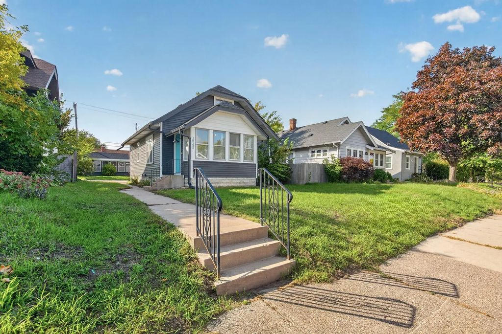 3943 Thomas Avenue N, Minneapolis