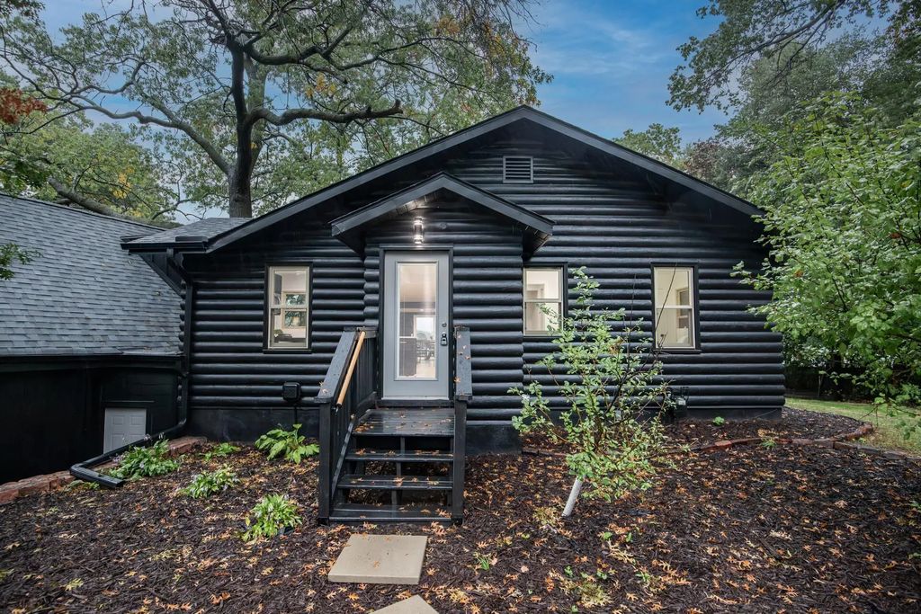 5261 Twin Lake Boulevard E, Brooklyn Center