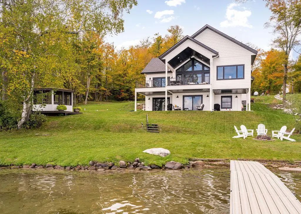 21006 S Moose Point Lane, Grand Rapids