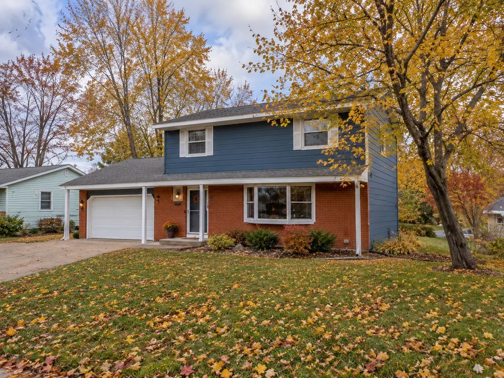 2357 Beam Avenue, Maplewood