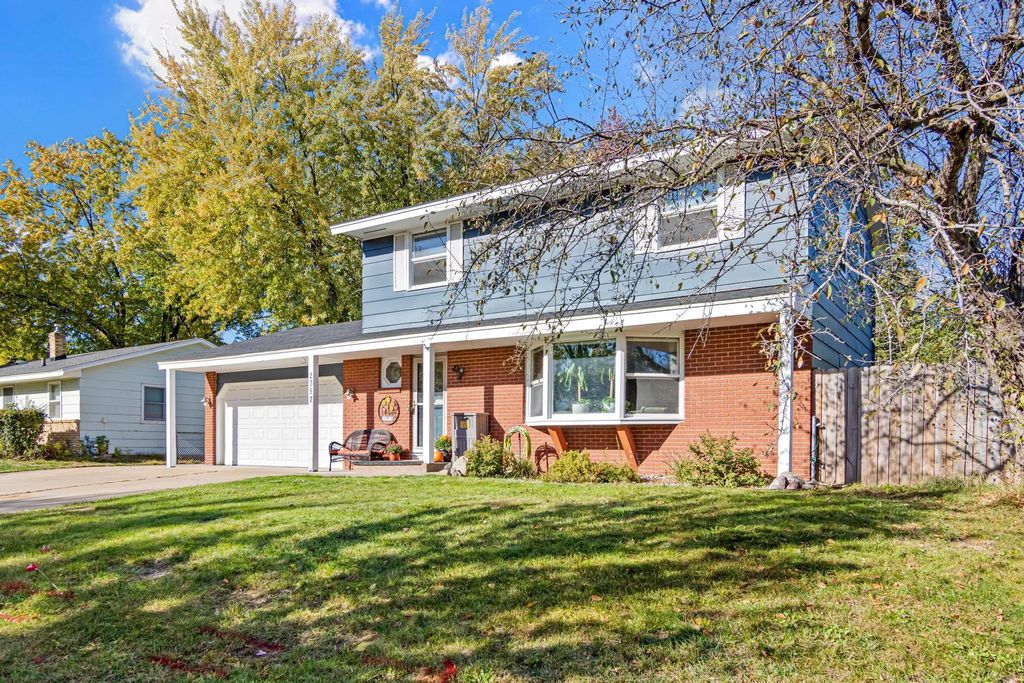 2357 Beam Avenue, Maplewood