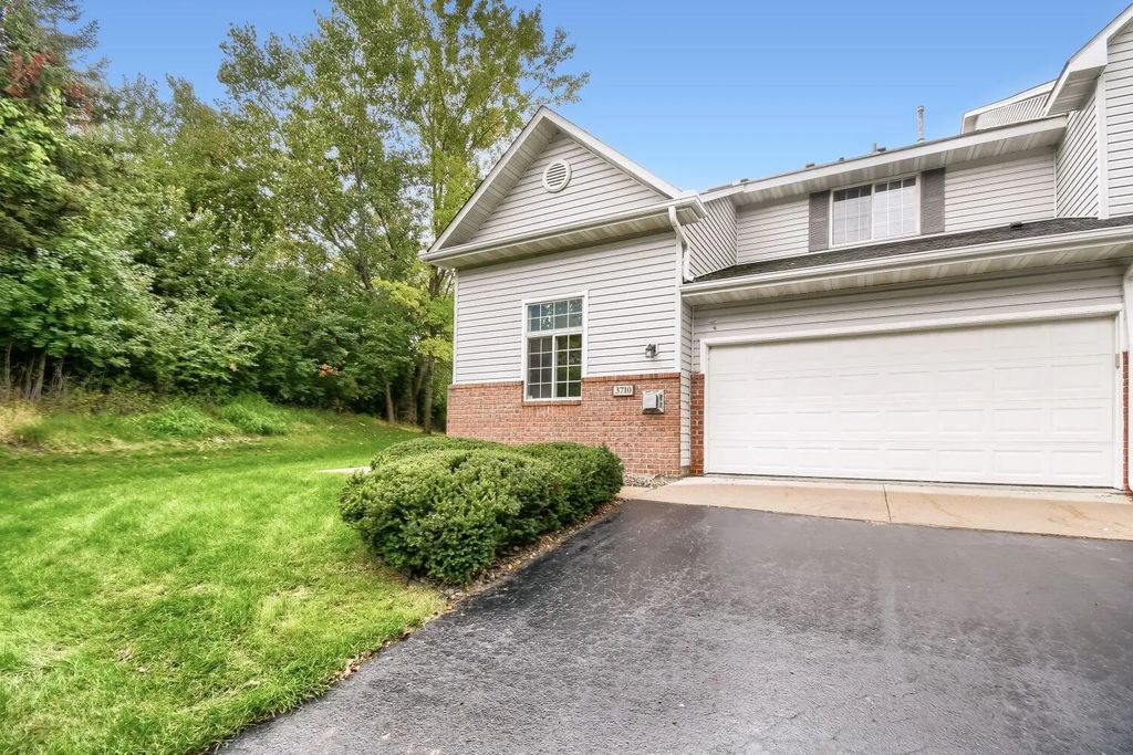 3710 Vermilion Court S, Eagan