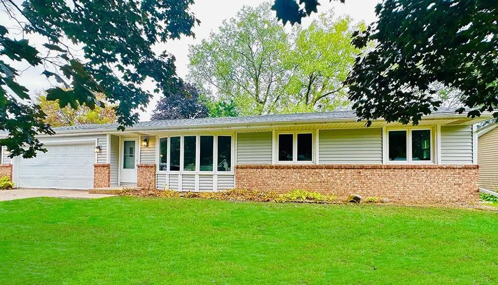 1864 Carol Lane, West Saint Paul