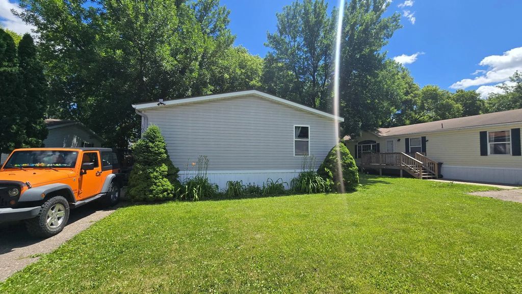 107 Hilton Court, Mankato