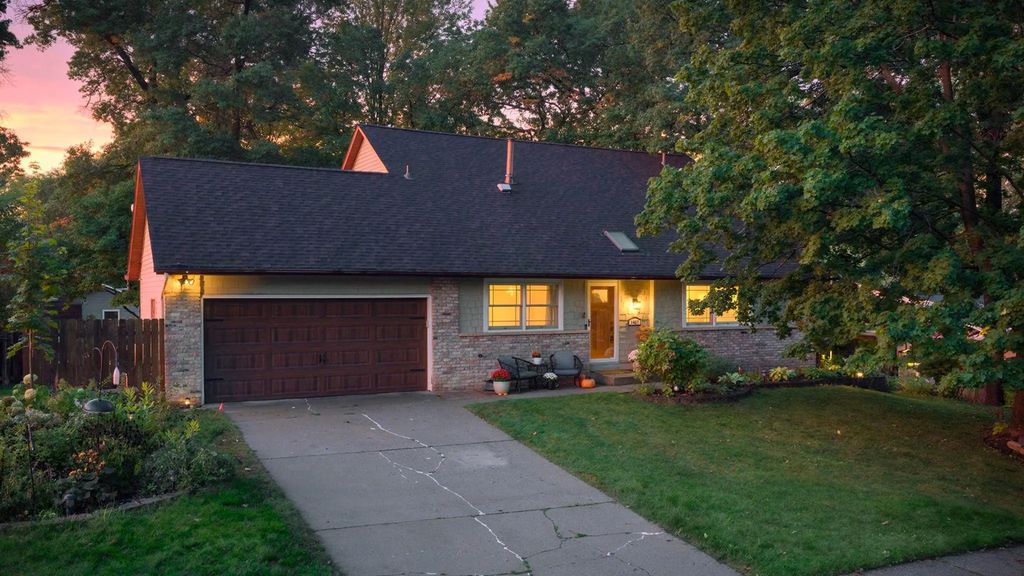 6453 134th Street W, Apple Valley