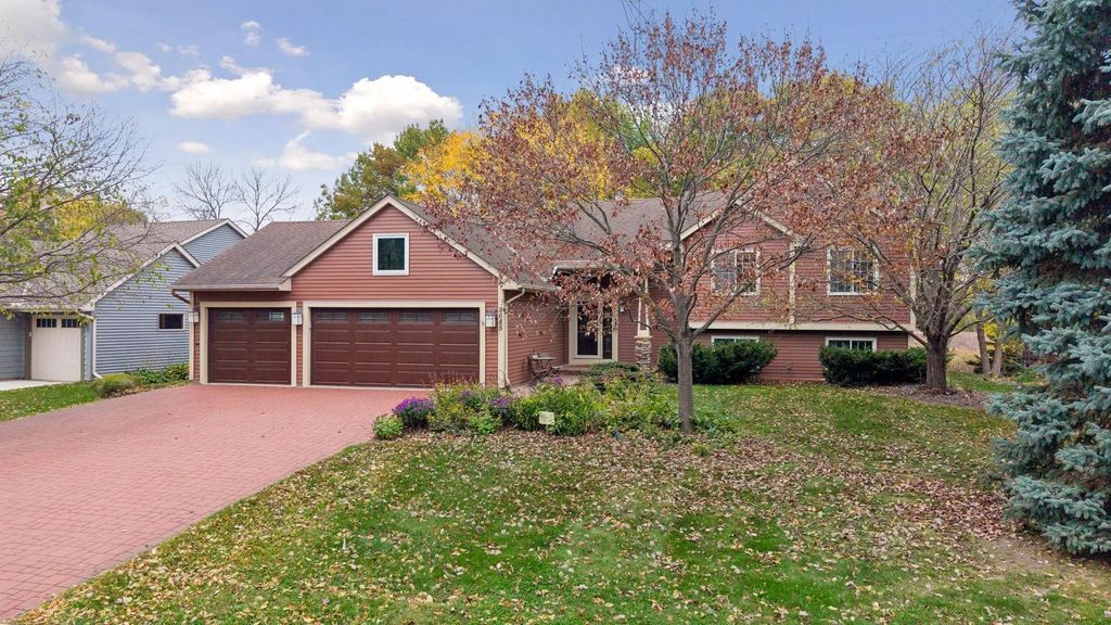8685 Sycamore Lane N, Maple Grove