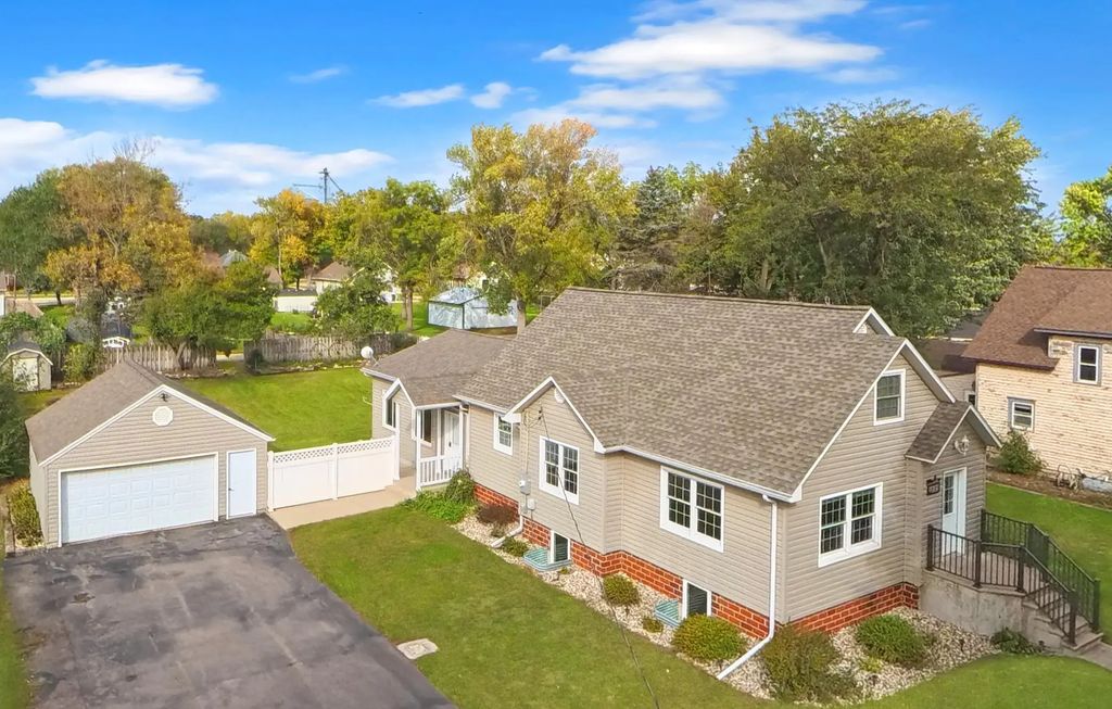 1221 Mechanic Street, Edgerton