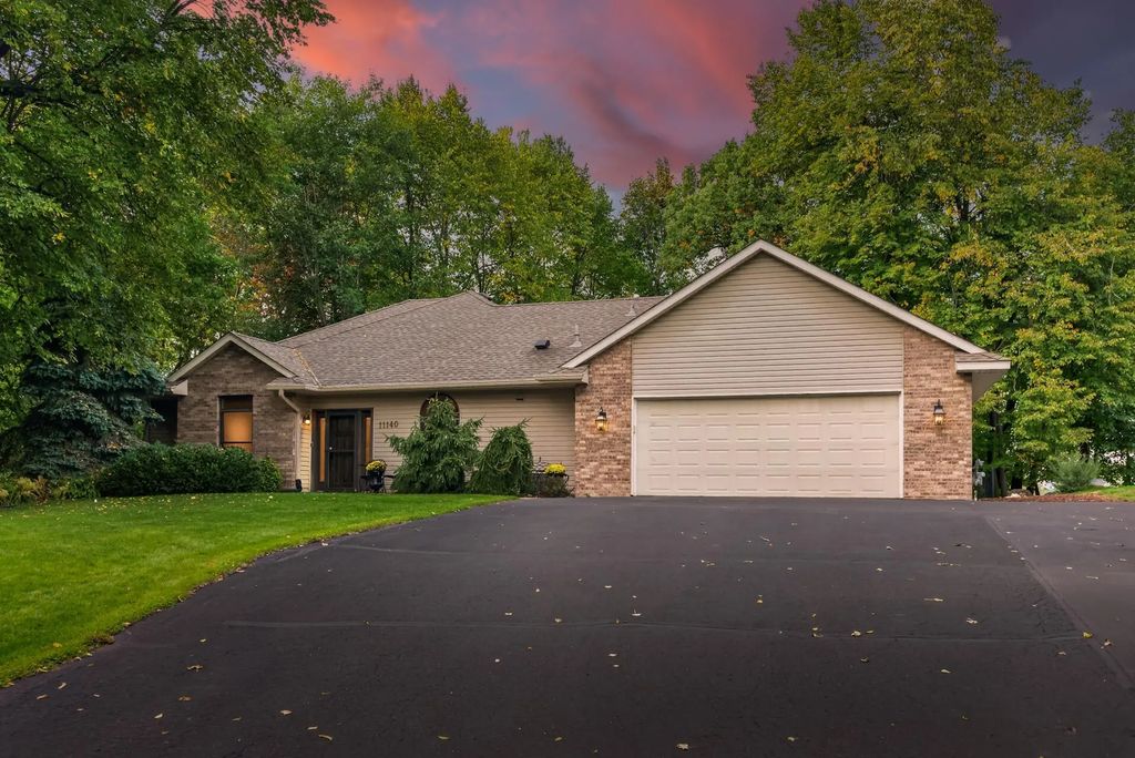 11140 Lake Pointe Drive, Chisago City