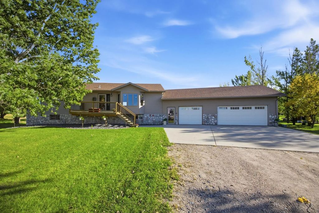 5606 57 1/2 Avenue N, Harwood