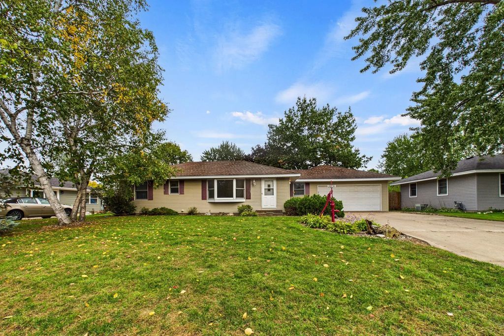 8831 Greenway Avenue S, Cottage Grove
