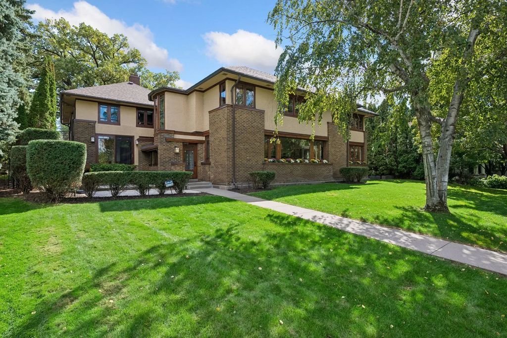 2409 E Lake Of The Isles Parkway, Minneapolis