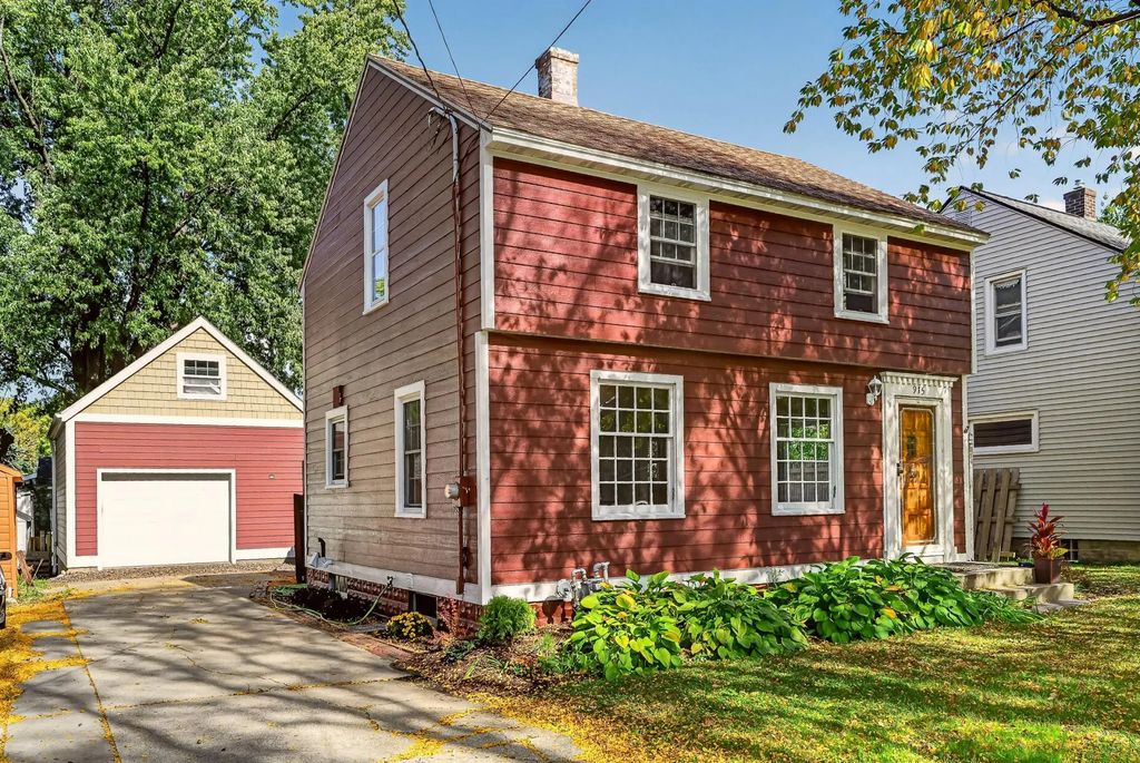 915 9 1/2 Street Se, Rochester