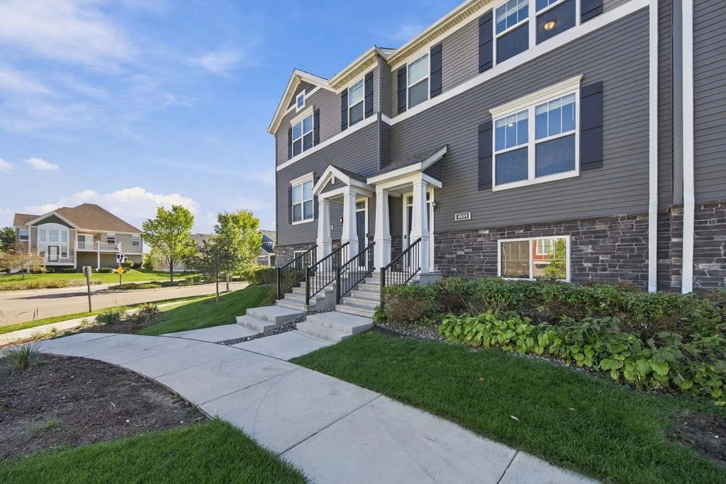 4959 93rd Lane N, Brooklyn Park