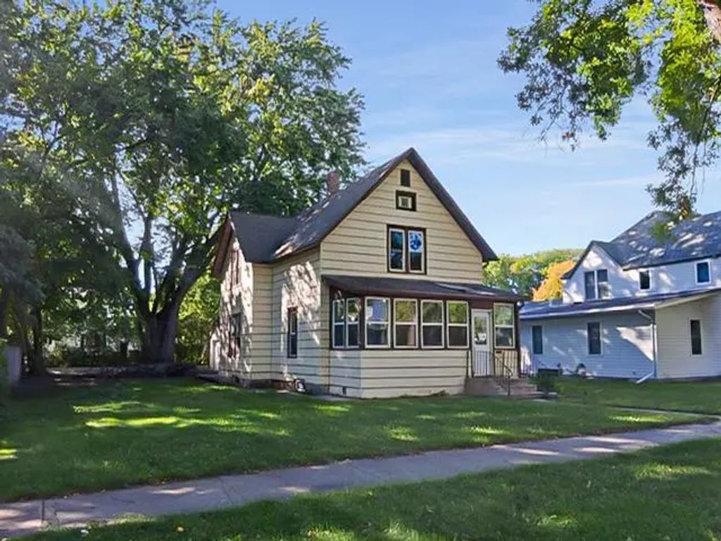 411 N 5th Street, Montevideo