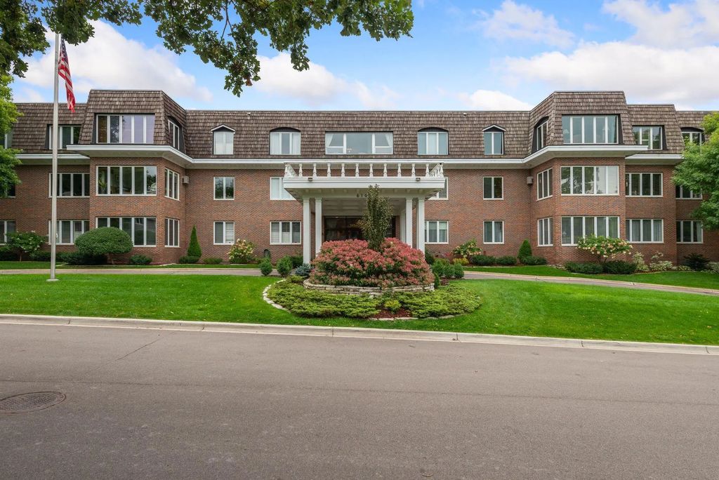 6105 Eden Prairie Road A34, Edina