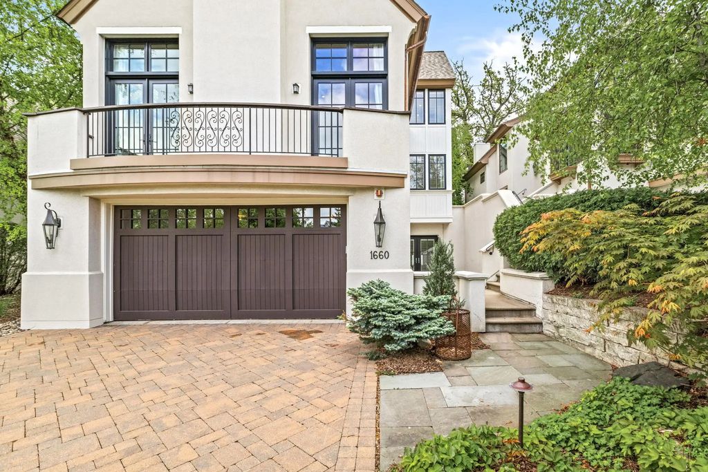 1660 Carriage Path, Golden Valley