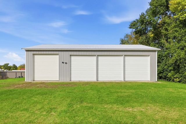 520 & 522 Highway 7 E, Hutchinson