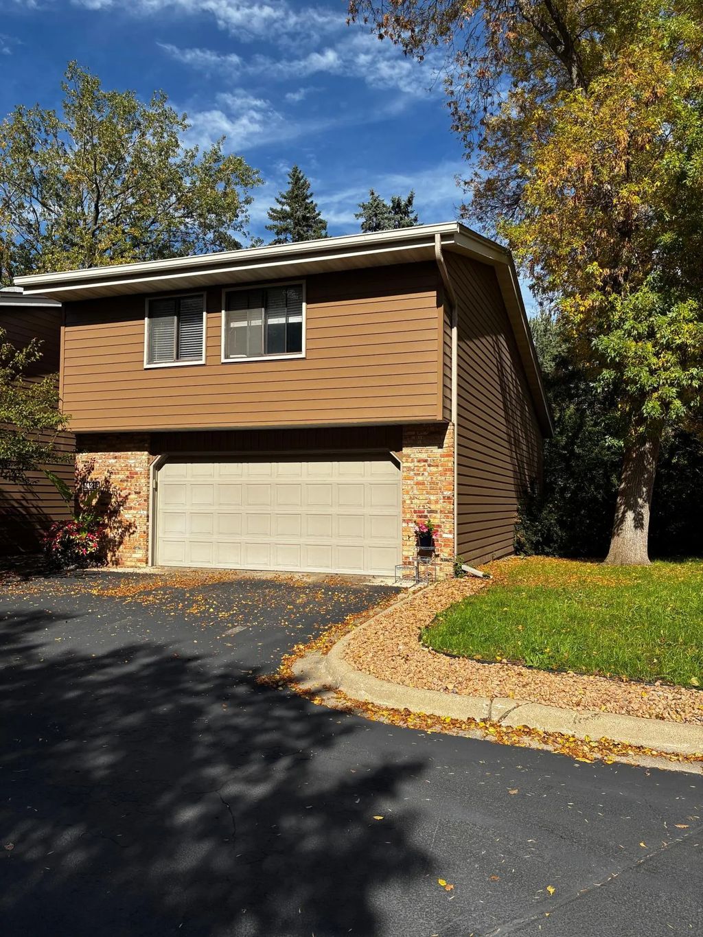 14216 Chestnut Drive, Eden Prairie