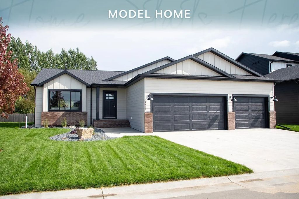 3612 Decorah Way S, Fargo