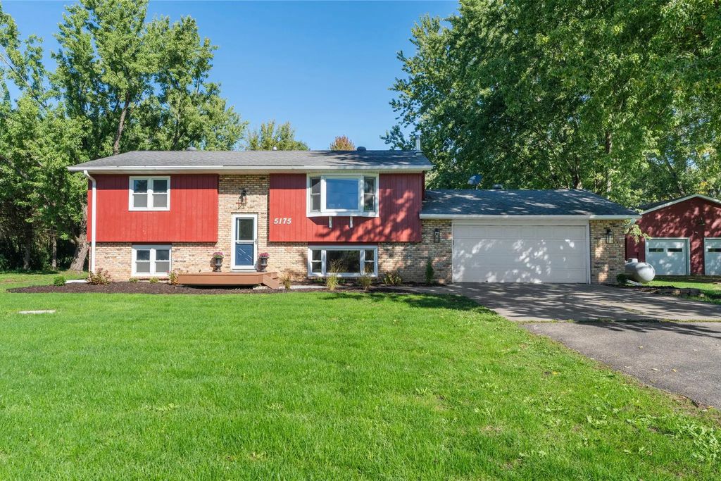 5175 240th Street E, Hampton