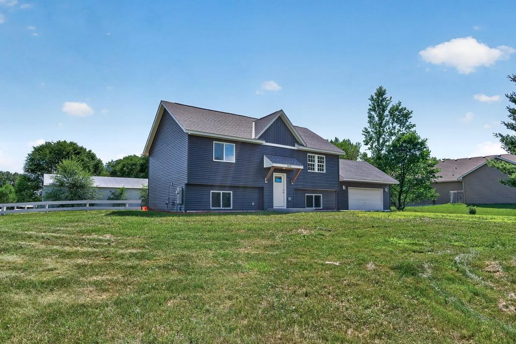 4430 214th Avenue Nw, Oak Grove