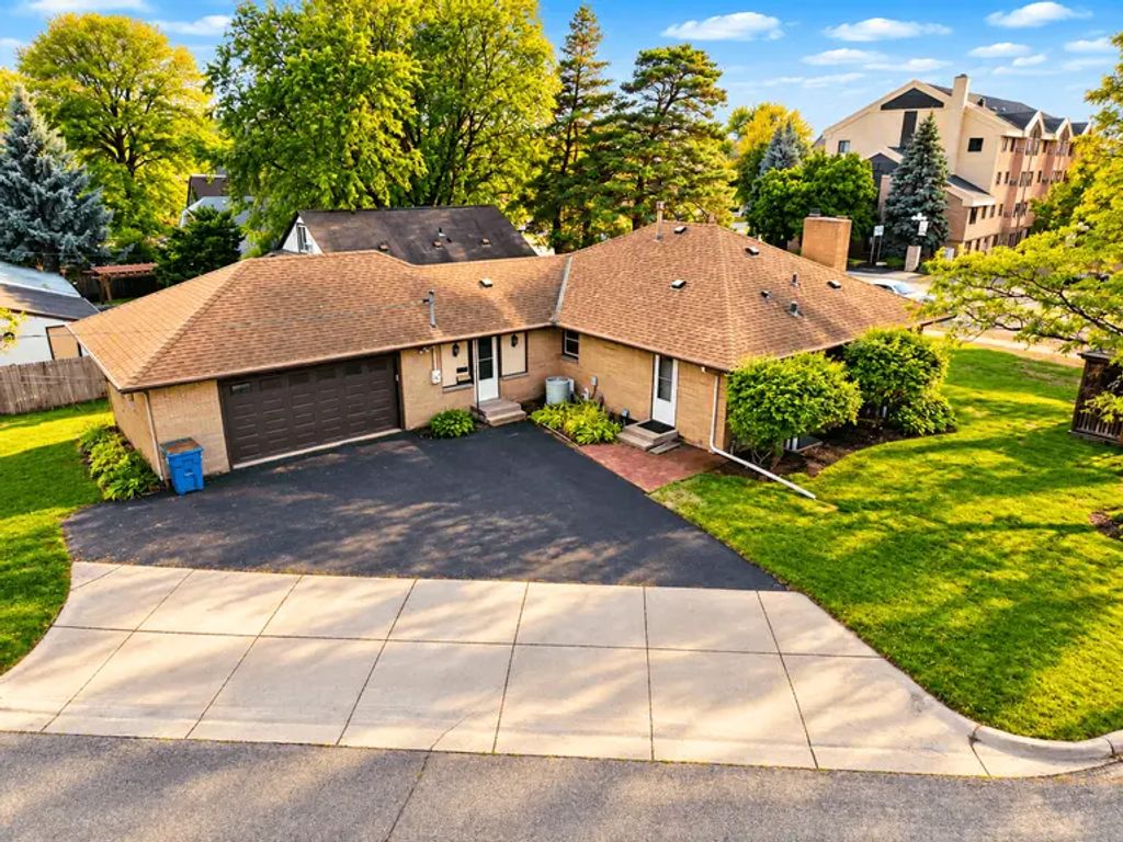 4201 40th Avenue N, Robbinsdale