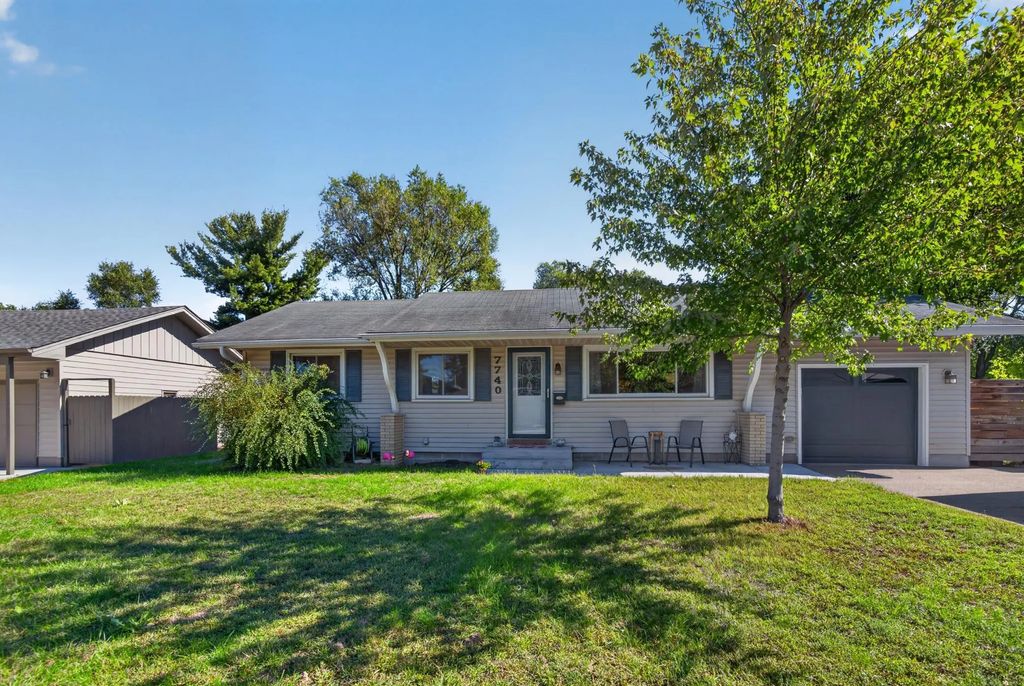 7740 Regent Avenue N, Brooklyn Park
